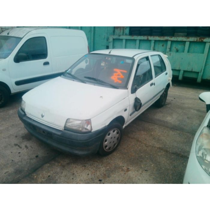 RENAULT CLIO clio-4-edition-one-bose-attelage-covering-antenne-requin  occasion - Le Parking