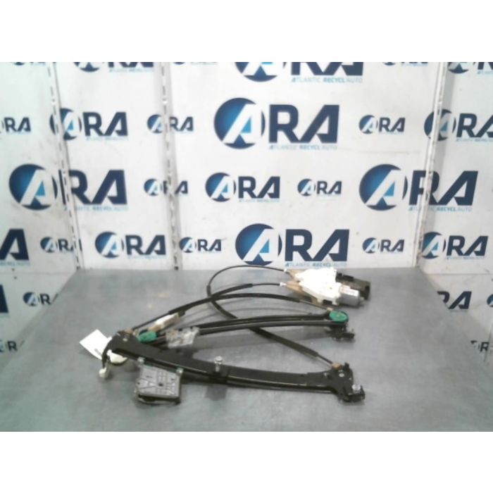 Leve vitre electrique avant droit