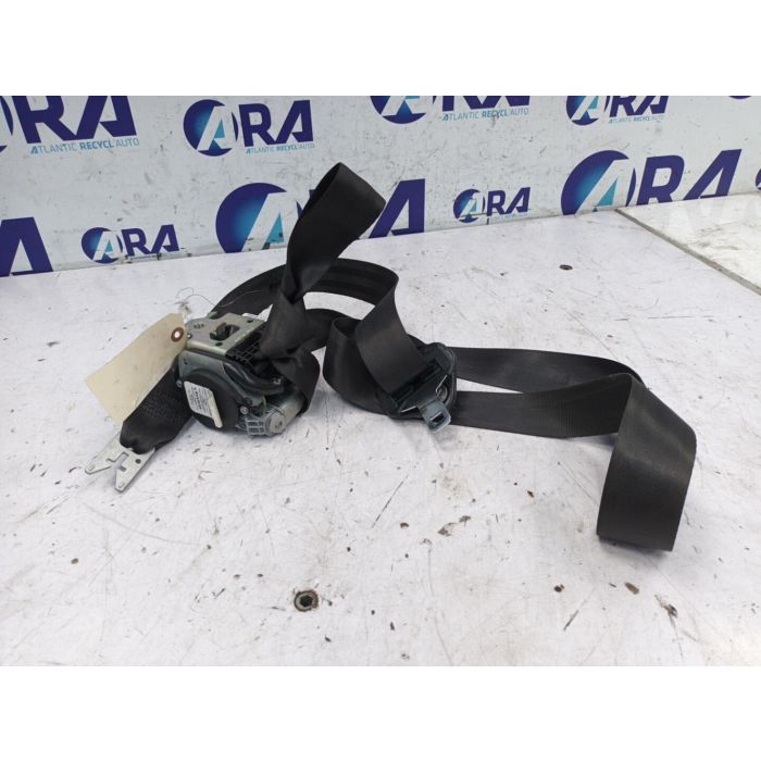 Attache ceinture avant droit