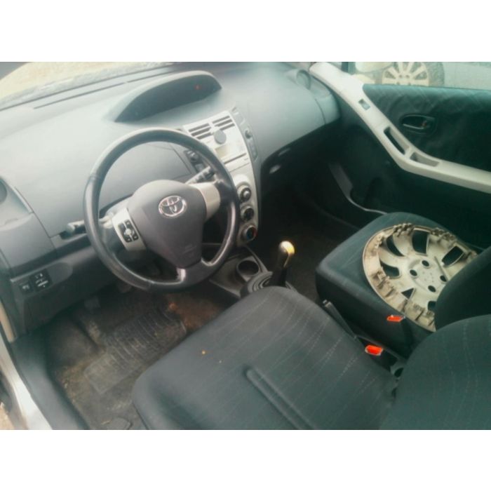 Pare-soleil Toyota Yaris II 1.3 16V VVT-i