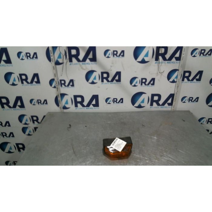 Repetiteur clignotant avant droit  (Feux)