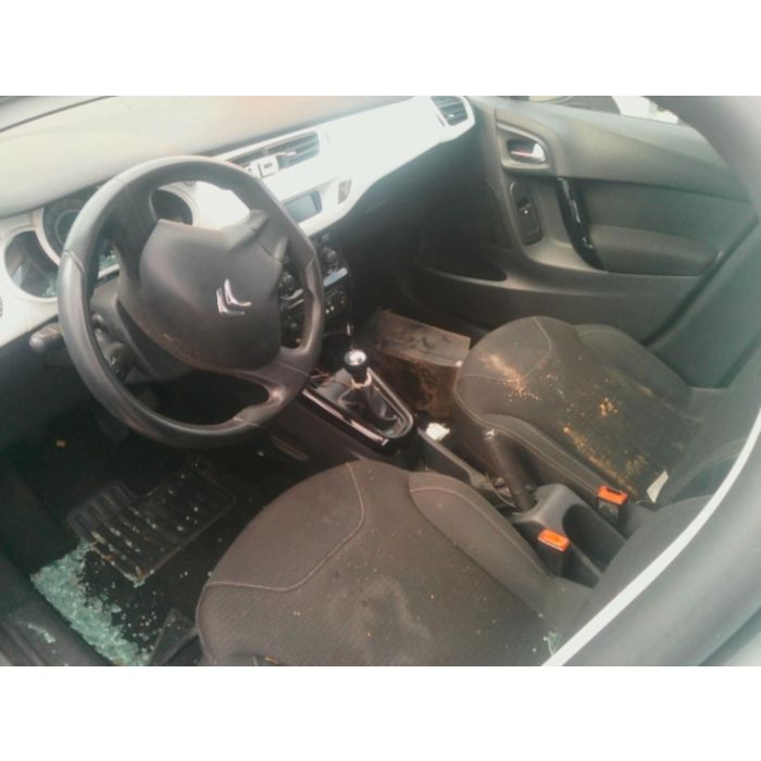 Poignee porte avant gauche